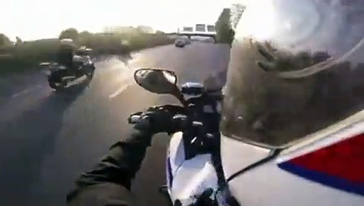 Course poursuite Police VS TMAX