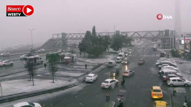 Beylikdüzü’nde kar yağışı etkili olmaya başladı