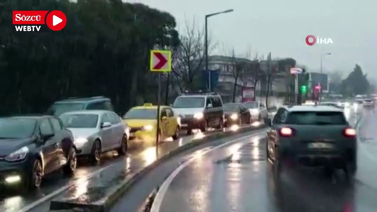 Lapa lapa yağan kar vatandaşlara zor anlat yaşattı