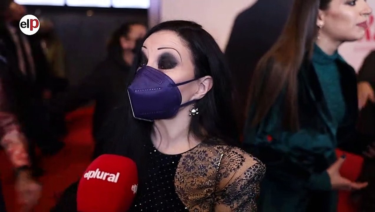 Alaska se moja y aclara sus favoritos del Benid...