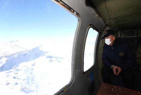 Bakan Akar TSK komuta kademesiyle sınırın sıfır noktasında