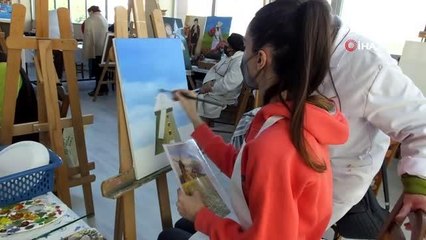 Balıkesir'de resim kursu emeklilere moral oldu