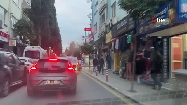 Tek teker üstünde hem kendini, hem de trafiği tehlikeye attı... O anlar kanmerada