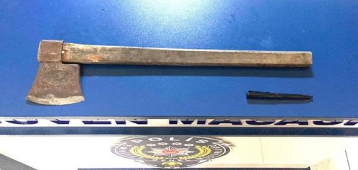 Baltayla okula gelen veli gözaltına alındı