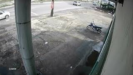 Vehicle's Attempt to Turn Causes Multiple Motorcycles to Crash