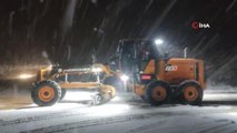 Süpürgelik'te karla mücadele aralıksız sürüyor