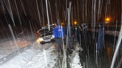 Bolu Dağı'nda kar yağışı etkili oluyor