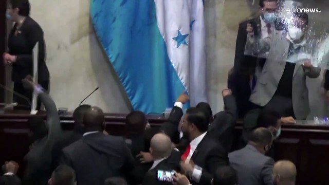 Honduras: convulso inicio de legislatura por la rebelión de diputados del partido de Xiomara Castro