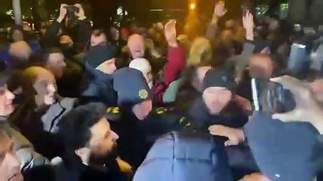 “Shqiptarët nuk do të na komandojnë”, Dritan Abazović përballet me fjalor racist nga protestuesit