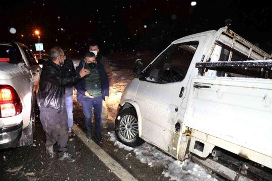 Bolu Dağı'nda kar yağışı başladı, polis ekipleri teyakkuza geçti