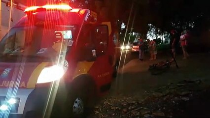 Tải video: Adolescente cai de bicicleta nas proximidades do Parque Vitória