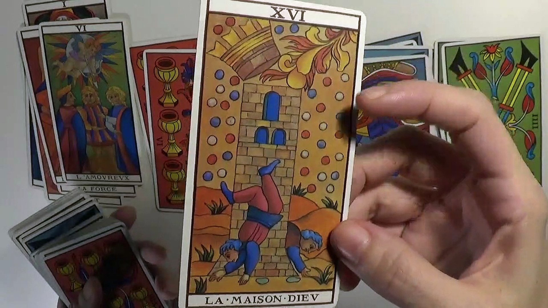Tarotul ASMR