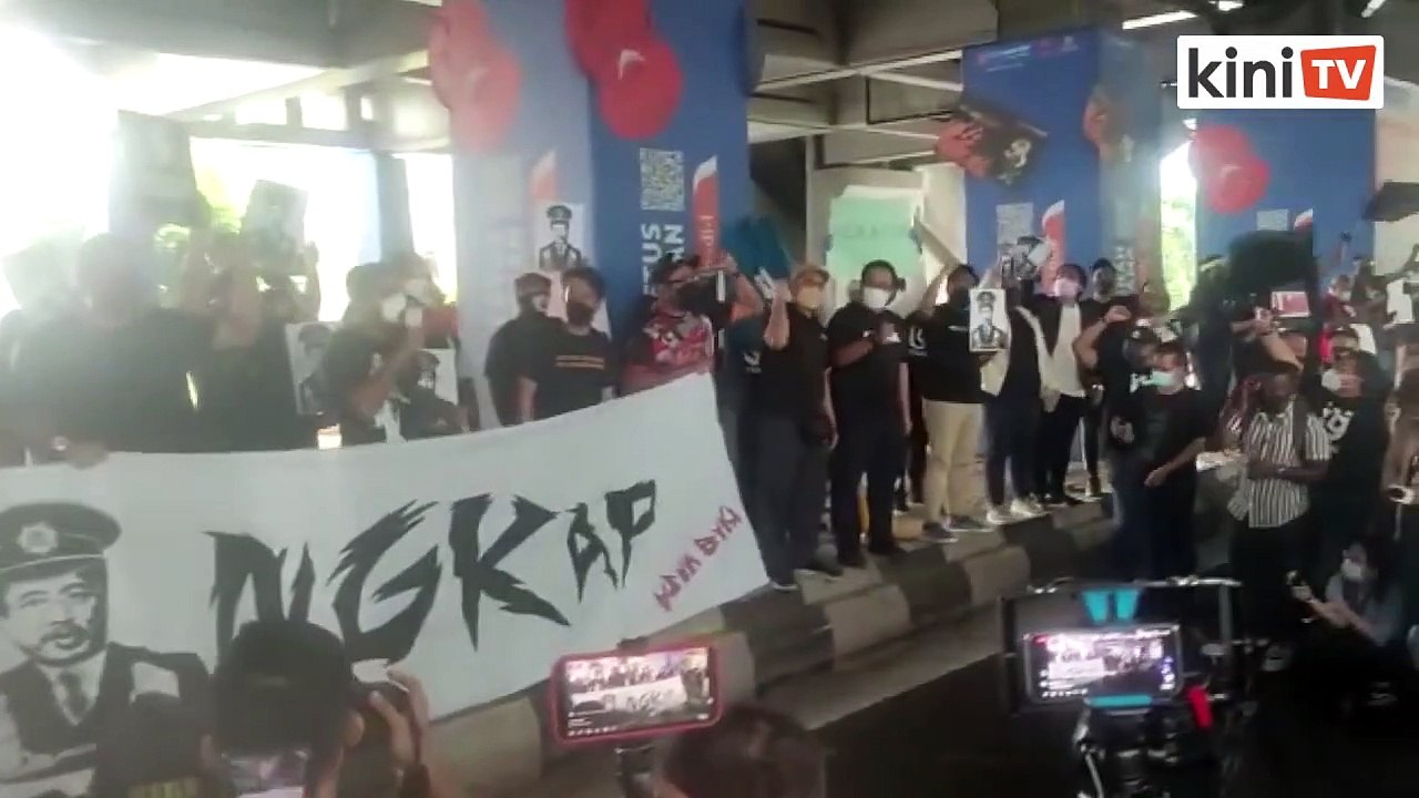 'Tangkap Azam Baki' chants echo through Jalan Bangsar