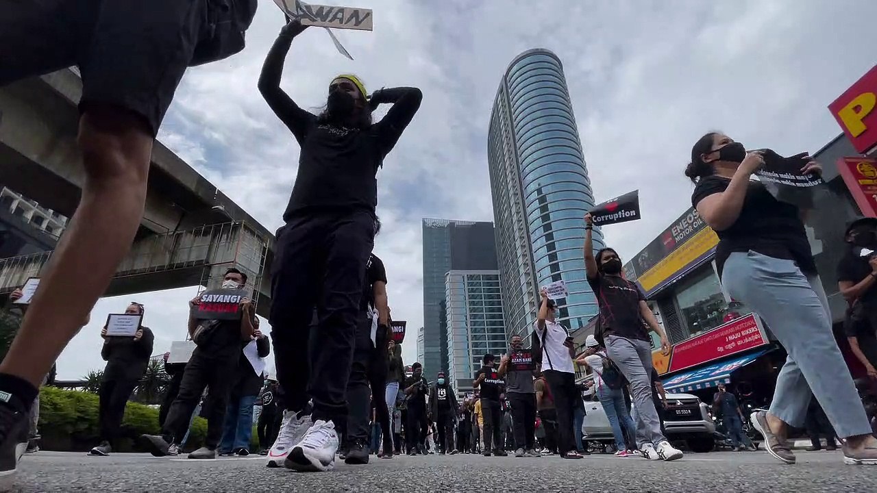 Demonstrators call for action against MACC chief