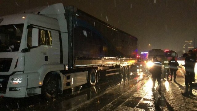 Bursa’da kar kazayı da beraberinde getirdi! 4 yaralı