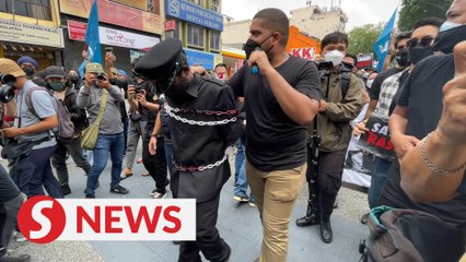 #TangkapAzamBaki demo: Protestors disperse after singing national anthem