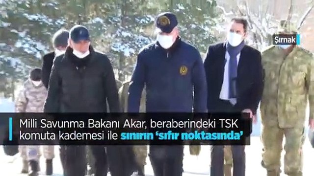Milli Savunma Bakanı Akar, beraberindeki TSK komuta kademesi ile sınırın sıfır noktasında