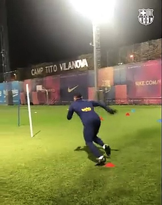 Memphis se entrena para volver a tope con el Barça / FCB