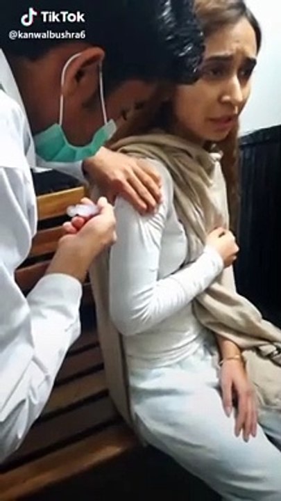 Funny reaction for Injection Girl crying for injection