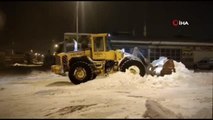 Ağrı Belediyesi kar çalışmalarını aralıksız sürdürüyor