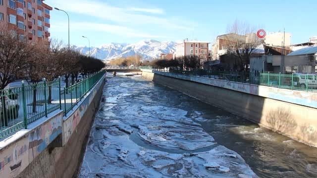 Dondurucu soğuklar Oltu'da etkili oluyor