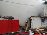 Kadıköy'de hurdalıkta çıkan yangın söndürüldü