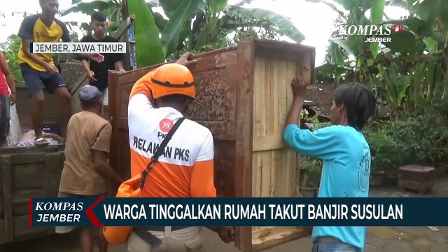 Warga Panti Tinggalkan Rumah Karena Takut Banjir Susulan