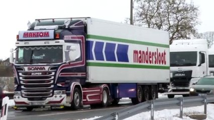 Kilómetros de atasco por la tempestad de nieve en Lituania desde el jueves