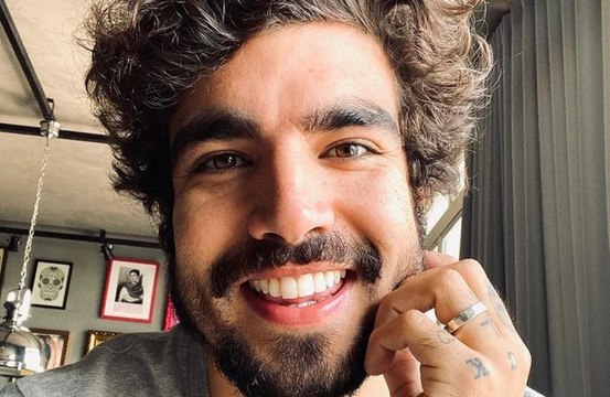 Caio Castro comemora crescimento na carreira de piloto: ‘Aprendi muita coisa nova’