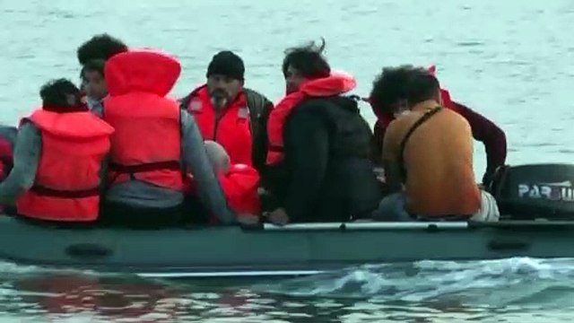 Мигранты штурмуют Ла-Манш и зимой