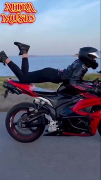 Bike Stunt status || Girl Rider || Girl Stunt status ||Girl Attitudes ||Girl Biker Attitude ||#Short