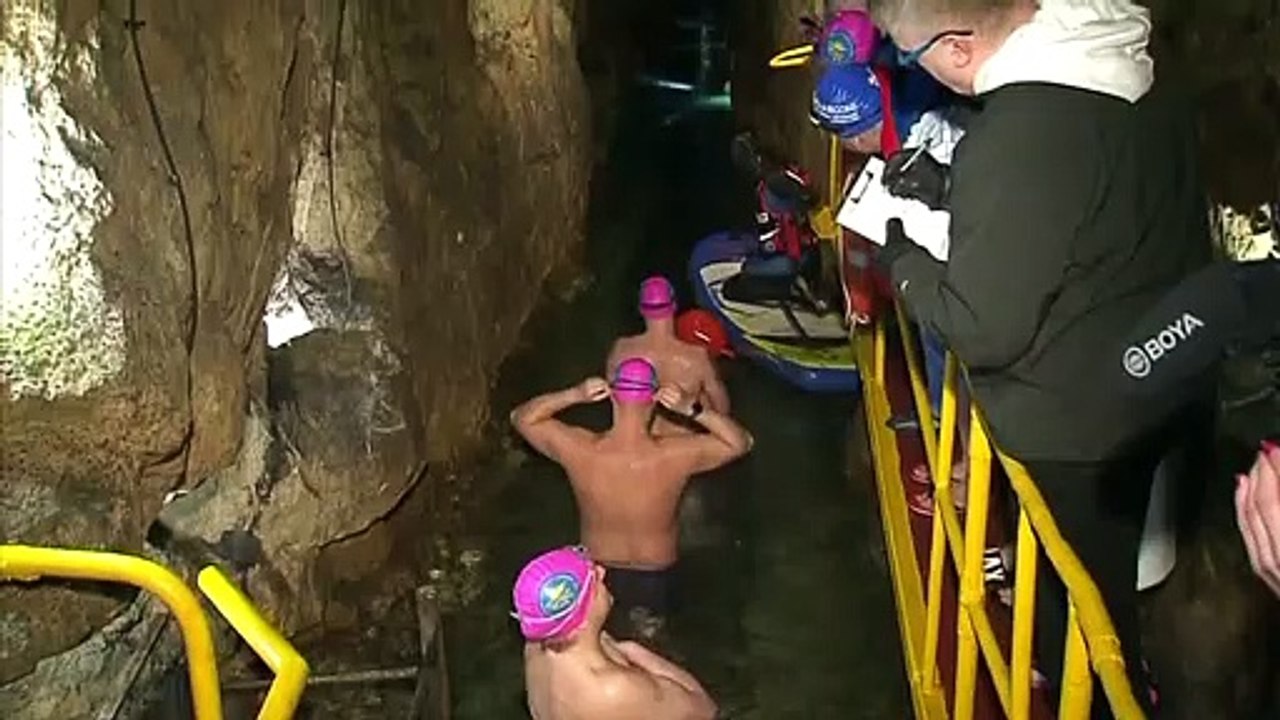 Polen veranstaltet erste unterirdische Schwimmstaffel im Bergbaustollen