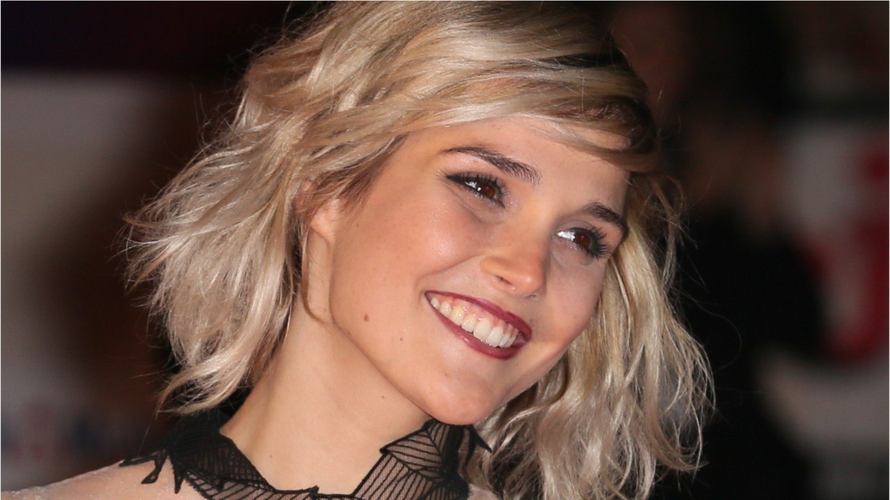 FEMME ACTUELLE - Camille Lou ("Je te promets") : ses confidences émouvantes sur sa famille