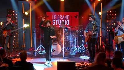 Michaël Gregorio interprète "Les Djadja's" dans "Le Grand Studio RTL"