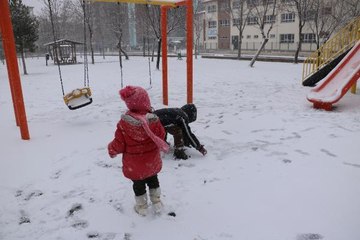 Afyonkarahisar beyaz örtüyle kaplandı