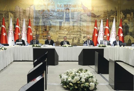 Hazine ve Maliye Bakanı Nebati, ekonomistler ve akademisyenlerle buluştu