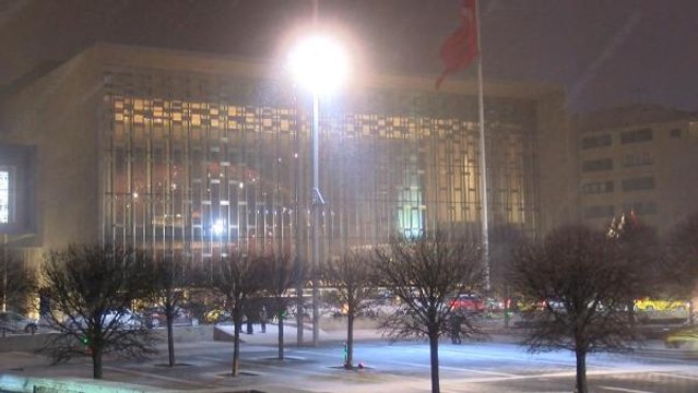 İSTANBUL'DA ARALIKLARLA YAĞAN KAR HAYATI OLUMSUZ ETKİLEDİ, ARA YOLLAR KARLA KAPLANDI