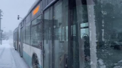 Yoğun kar yağışı hayatı olumsuz etkiliyor