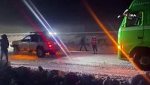 Off Roadcular yolda kalan tırı böyle kurtardı