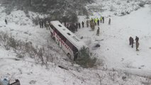Son dakika gündem: Yolcu otobüsü şarampole yuvarlandı, iki kişi hayatını kaybetti