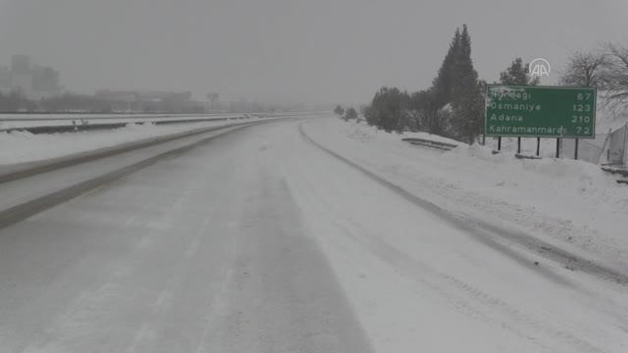 GAZİANTEP - TAG Otoyolu'nun Gaziantep gişeleri kar nedeniyle araç girişine kapatıldı