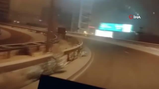 Otomobiller karda ilerlemekte güçlük çekti