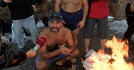 ÜSKÜDAR'DA EKSİ 3 DERECEDE BOĞAZIN SERİN SULARINA ATLADILAR