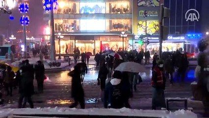 Başkentte kar yağışı etkili oluyor