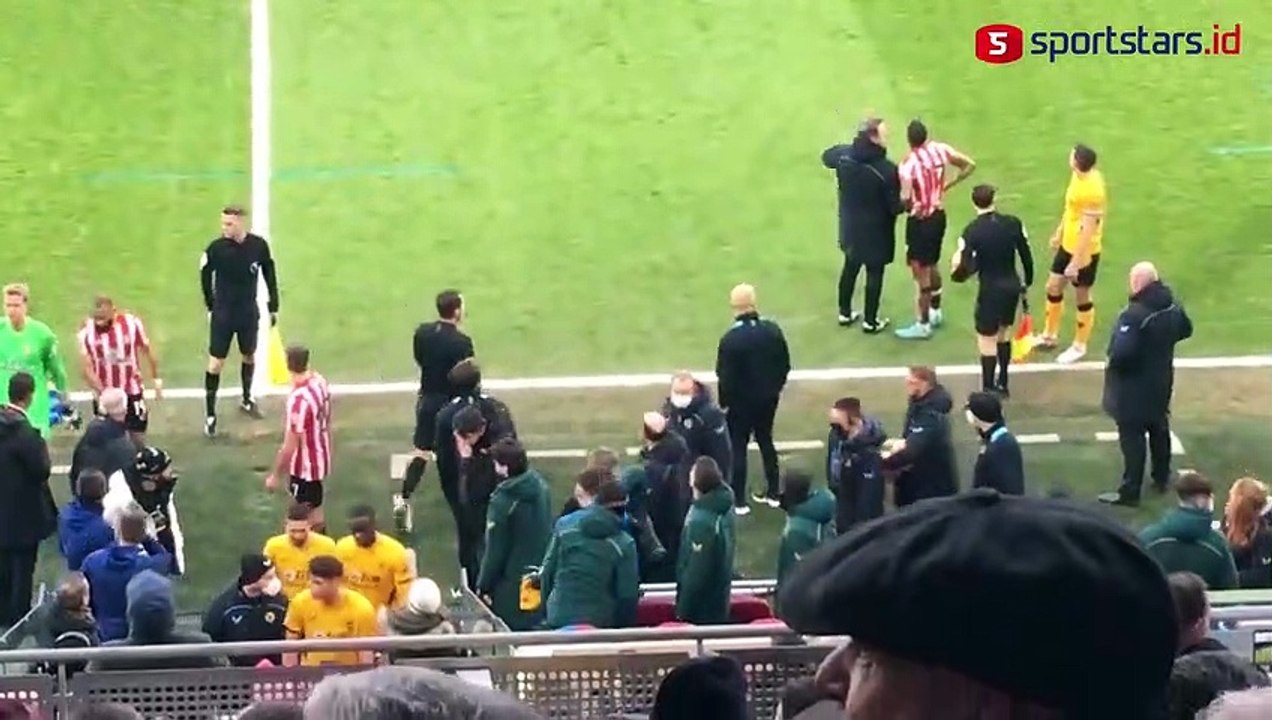 Insiden Drone Misterius Hiasi Laga Brentford kontra Wolves