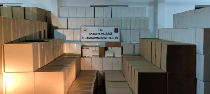 Kontrol noktasında durdurulan tırda 2 milyon TL değerinde 8 bin adet makaron bulundu