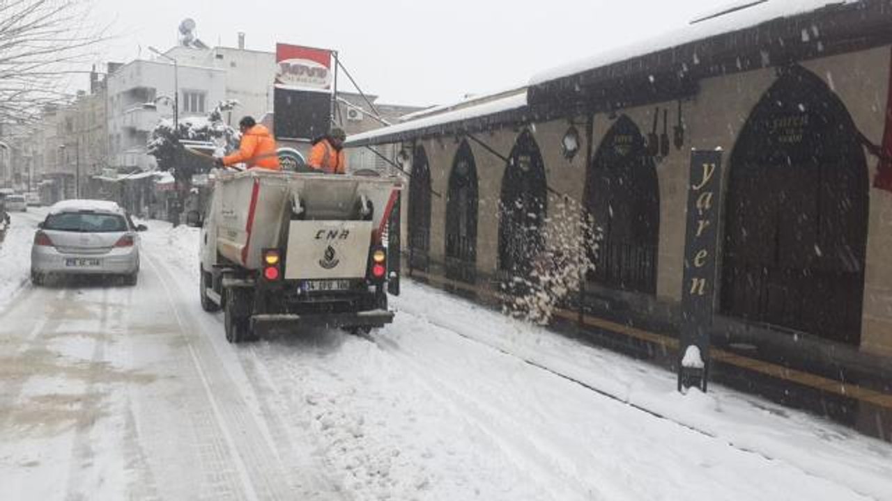 Gaziantep, Şanlıurfa, Malatya, Adıyaman ve Kilis'te kar yağışı etkili oluyor