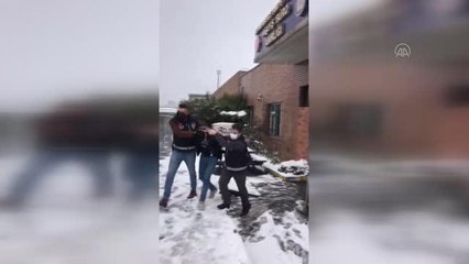 Kadınların taciz amaçlı görüntüsünü çektiği öne sürülen zanlı yakalandı