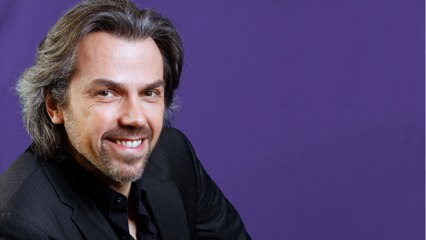 VOICI : Aymeric Caron rejoint Jean-Luc Mélenchon, il vise un poste de député