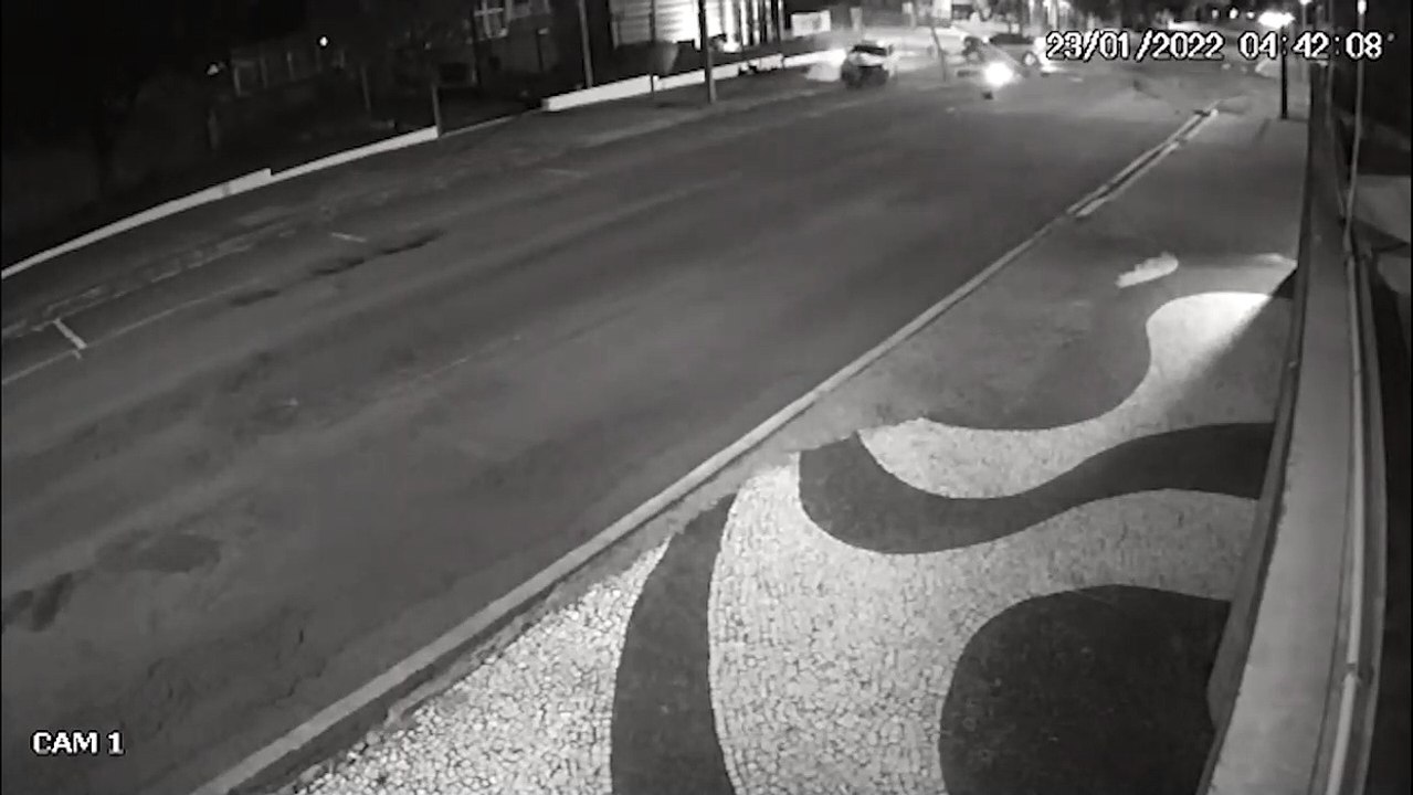 Imagens flagram acidente que ocorreu na Rua JK esquina com a Rua Recife, em Cascavel